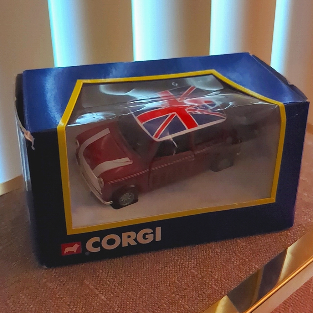 Corgi Mini flame red